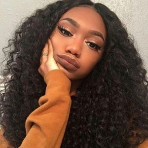 Meet your Posher, Lanya